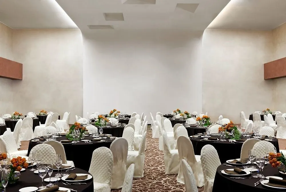 Sheraton Milan Malpensa Airport Hotel & Conference Centre Ferno