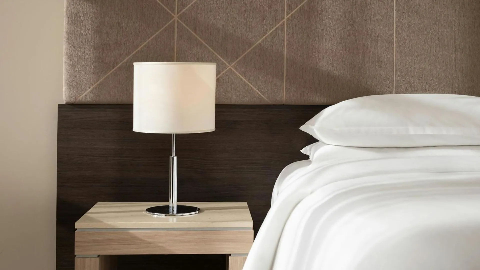 Sheraton Milan Malpensa Airport Hotel & Conference Centre Ferno 4*,