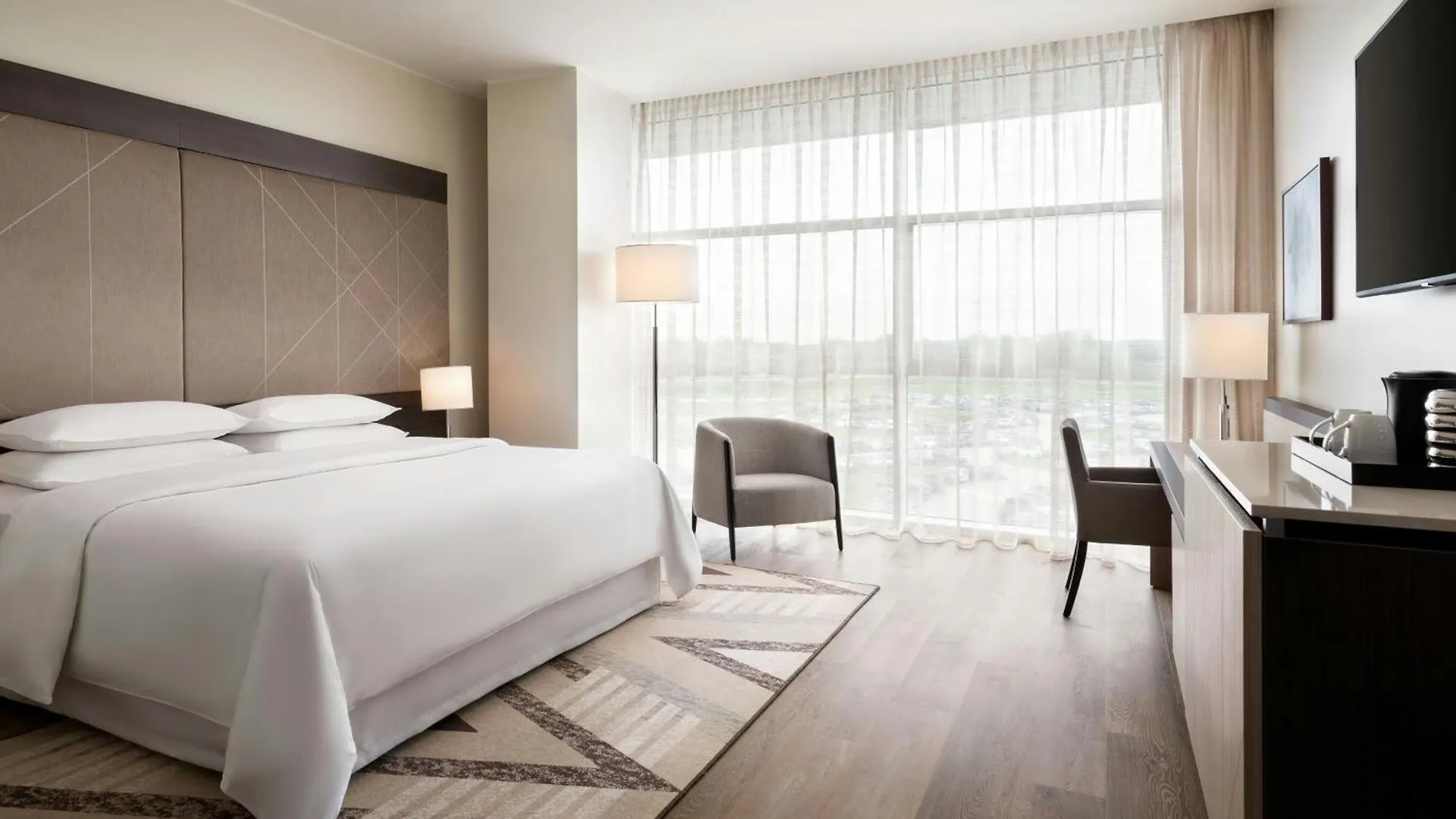 Sheraton Milan Malpensa Airport Hotel & Conference Centre Ferno 4*,