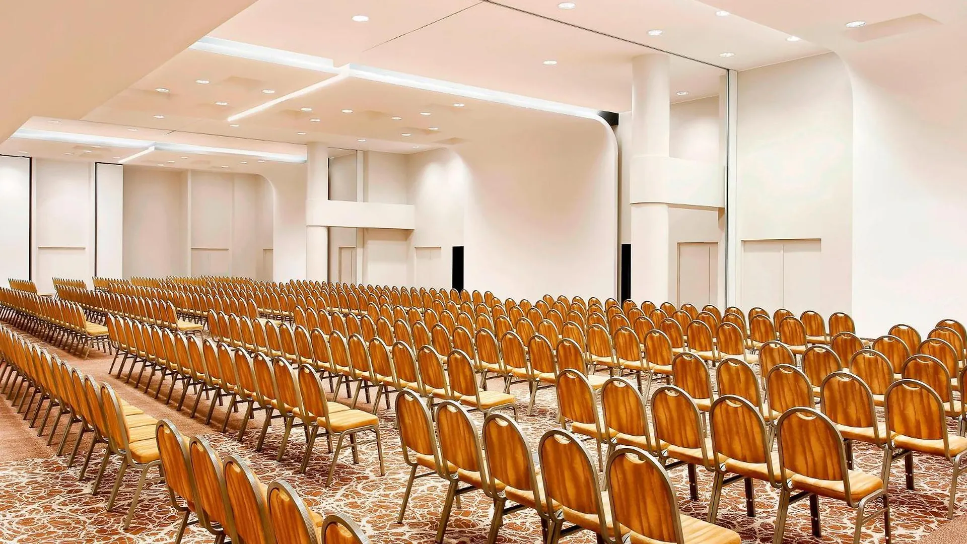 Sheraton Milan Malpensa Airport Hotel & Conference Centre Ferno 4*,
