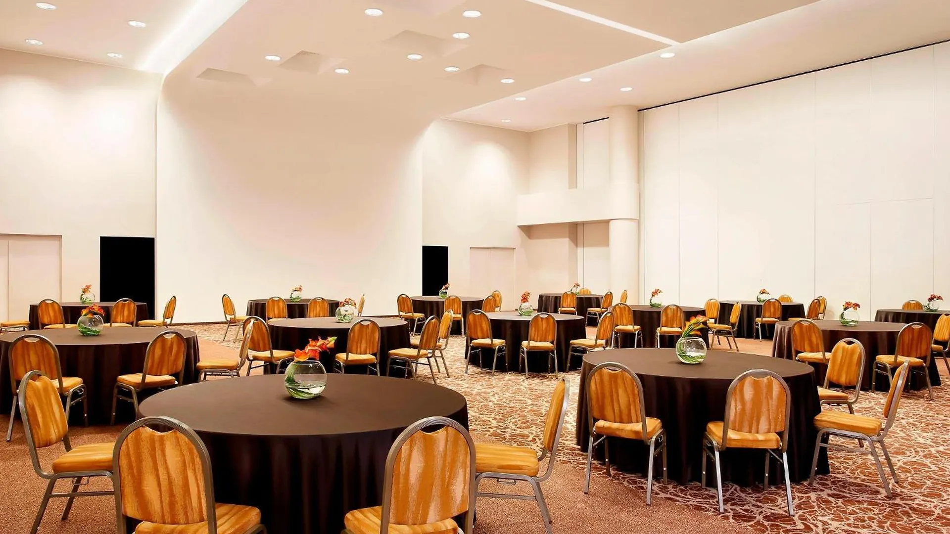 ****  Sheraton Milan Malpensa Airport Hotel & Conference Centre Ferno Italy