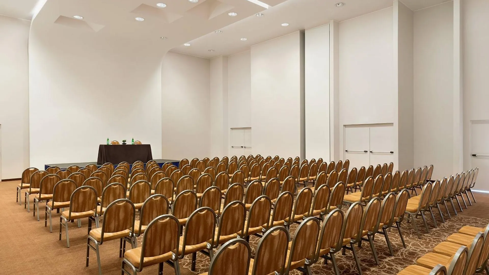 Sheraton Milan Malpensa Airport Hotel & Conference Centre Ferno 4*,